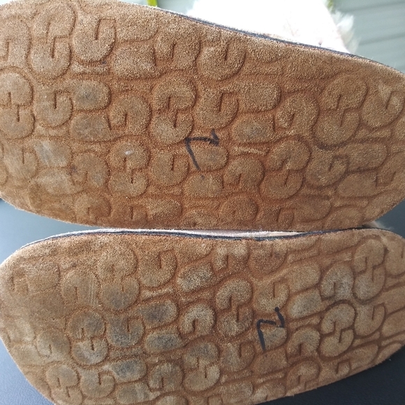 UGG Baby Girl Boot Size M - Picture 8 of 9